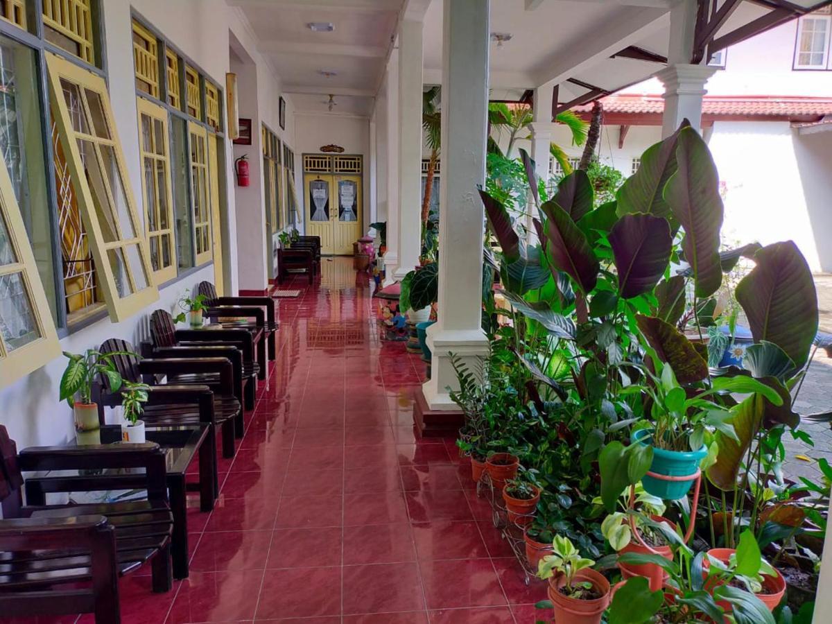 Hotel Airlangga Mataram Exterior photo