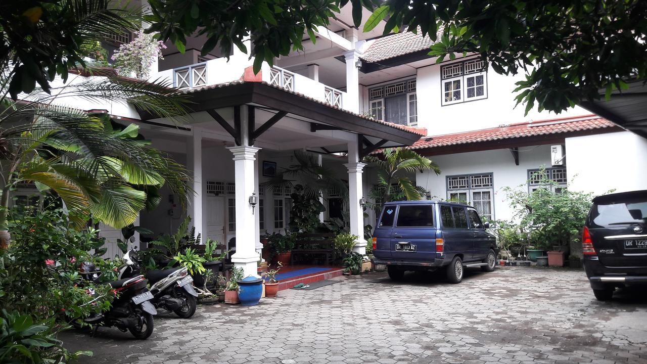 Hotel Airlangga Mataram Room photo